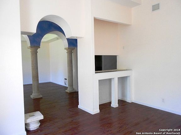 5th image of 217 Caddo St