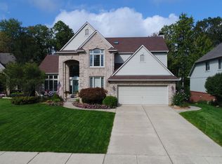 1187 S Creek Dr, Wixom, MI 48393