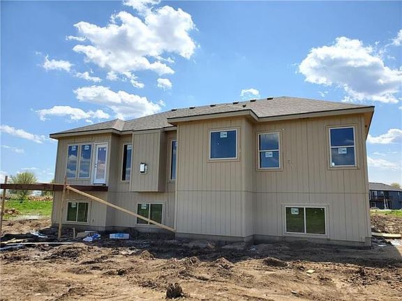 3rd image of 8104 SE Juniper Court