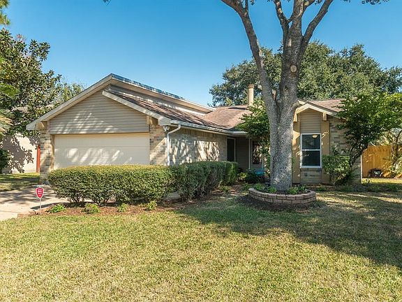 3rd image of 526 Magnolia Bnd