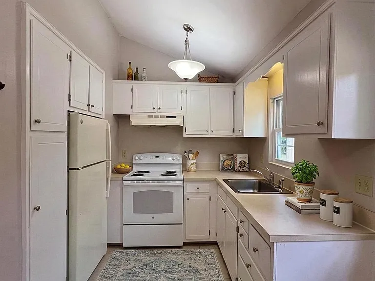 28 Abbott Rd #26 — Photo 2