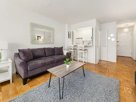 4th image of 245 E 35th St APT 4E