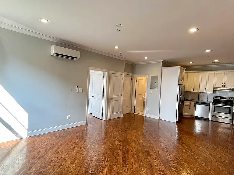 227 Lenox Ave #5 — Photo 4