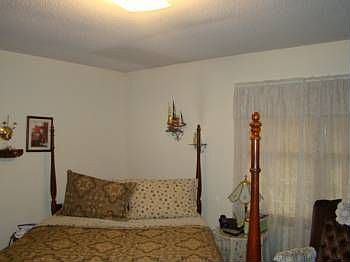 5th image of 217A W Caroline Ave