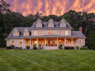 16 Rose Petal Ln, Kensington, NH 03833