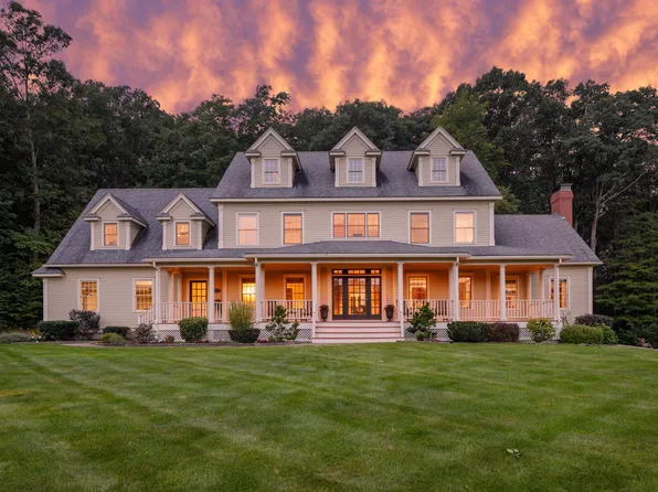 16 Rose Petal Lane, Kensington, NH 01833