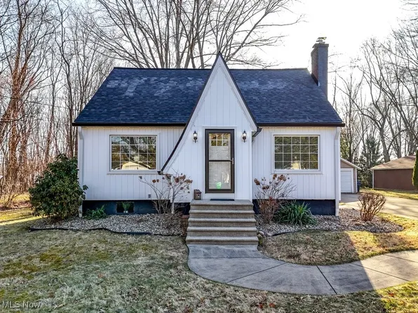 145 Washburn Rd, Tallmadge, OH 44278