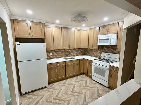 4th image of 1272 E 57th St Floor 2