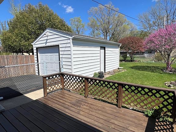 3rd image of 7907 Scott Ln