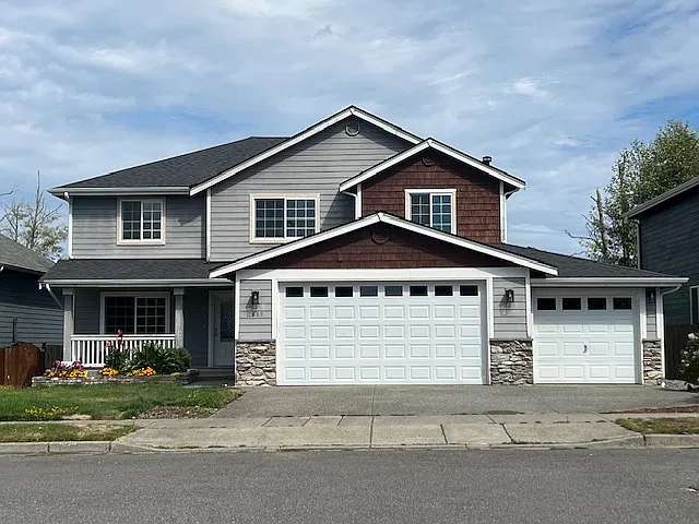 4 bed, 2.5 bath, 2221 sqft, $3,350 — Photo 2