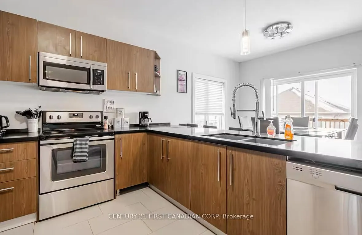 4 bed, $2,850 — Photo 4