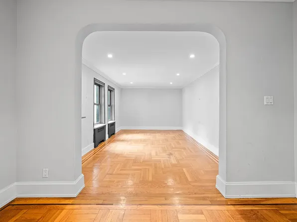 95 Park Terrace East image 4 of 19