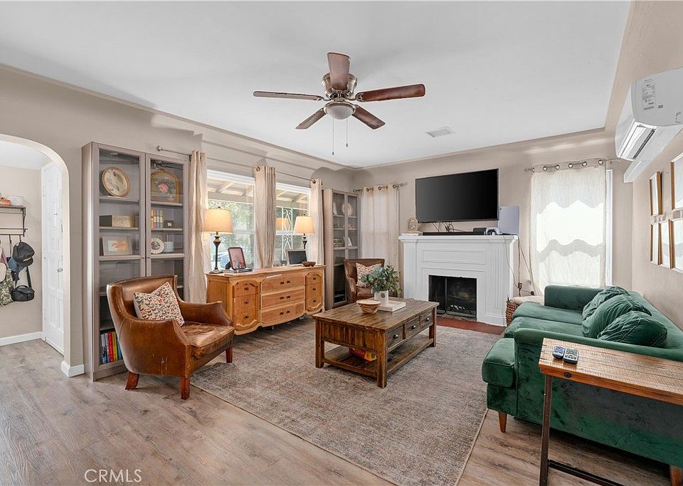 1st image of 3264 N Pershing Ave