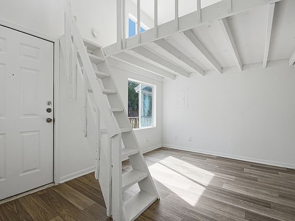 5th image of 1108 W McCarty Ln #B
