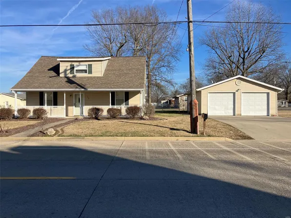 702 Hanover St, Germantown, IL 62245