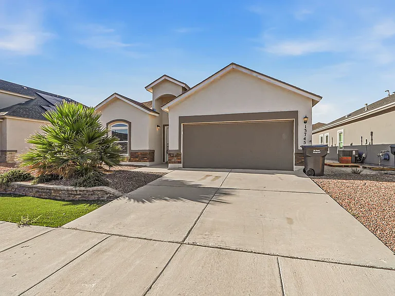 13745 Lago Vista Ave — Photo 2