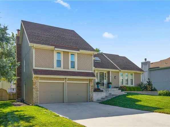 1621 E Sheridan Bridge Ln, Olathe, KS 66062