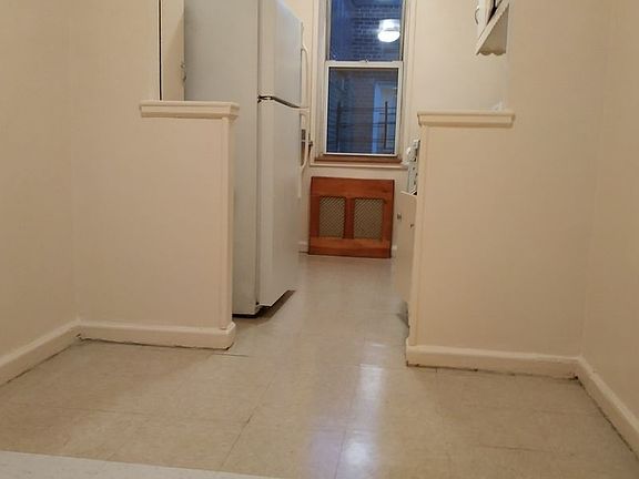 3rd image of 135-10 Grand Central Pkwy #605