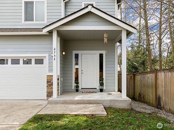 3rd image of 6752 Takota Place NE
