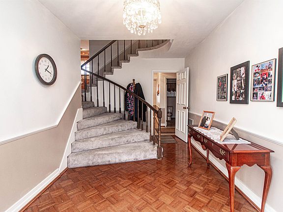 2nd image of 3025 Crestview Dr