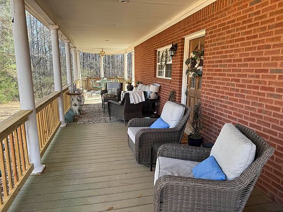 5th image of 295 Tyson Rd