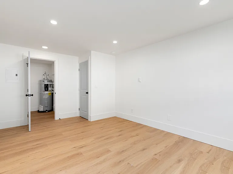 2116 NE 88th St #4 — Photo 9
