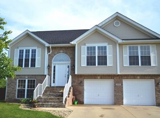 5909 Regency Dr, Columbus, IN 47203