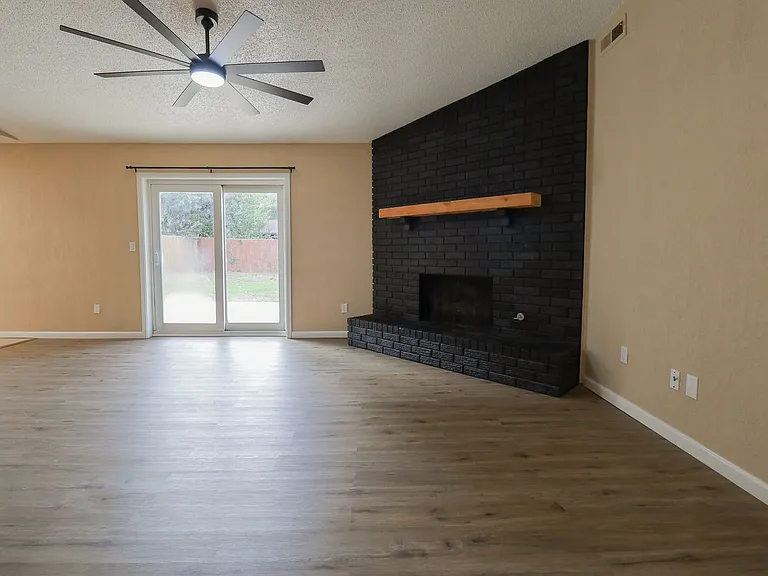 3012 S Ash Ct — Photo 5