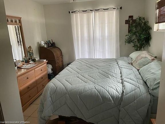 3rd image of 946 Gardenia St