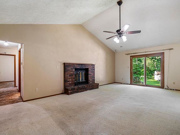4th image of 1220 Windsor Way