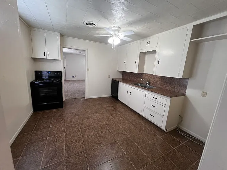 233 Westridge Dr — Photo 4