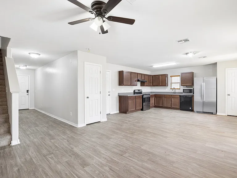1748 N Logan Ln — Photo 12