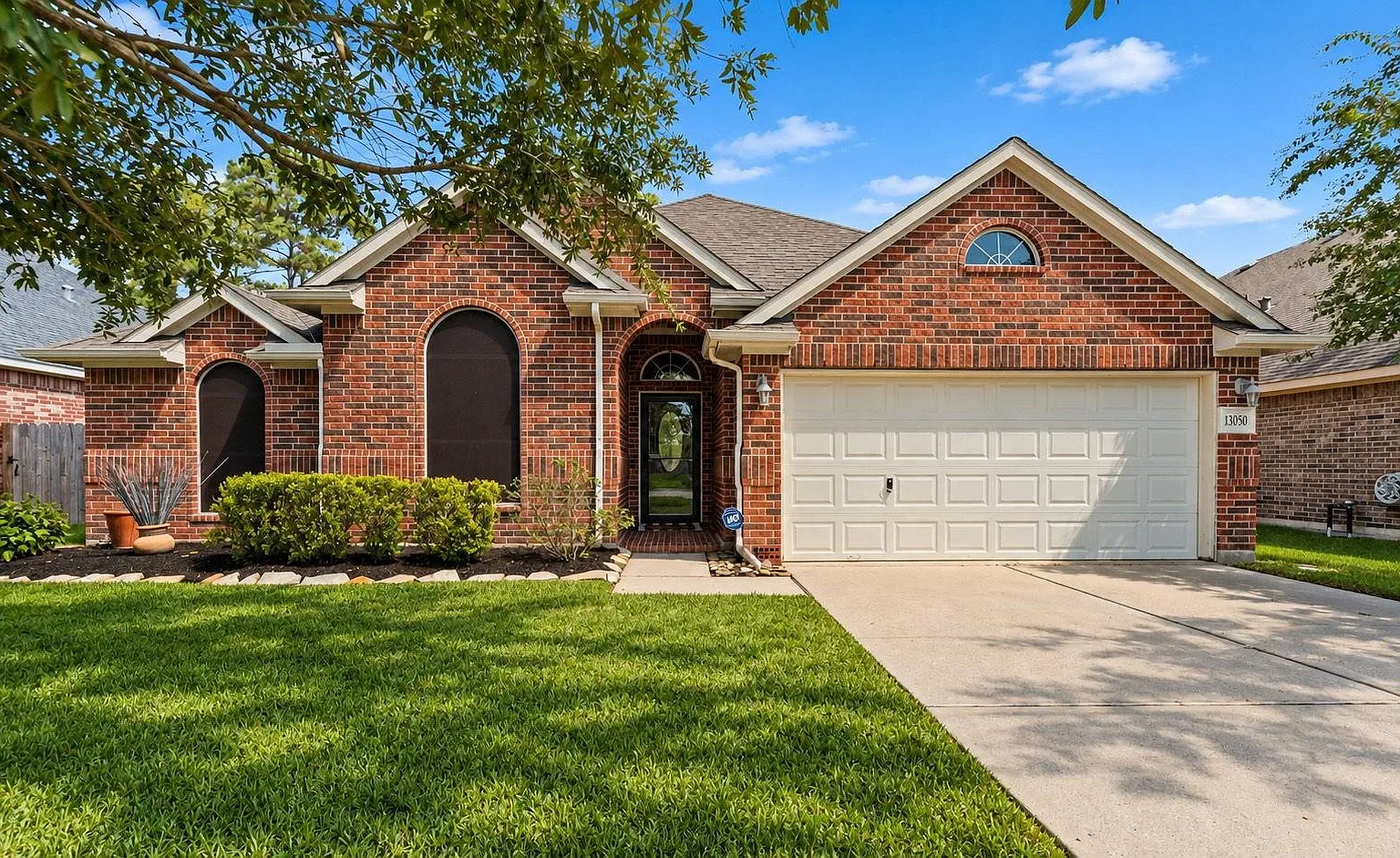 3 bed, 2.0 bath, 1707 sqft, $2,100 — Photo 1