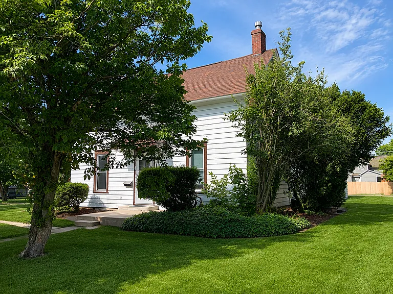 1007 Spring St — Photo 2