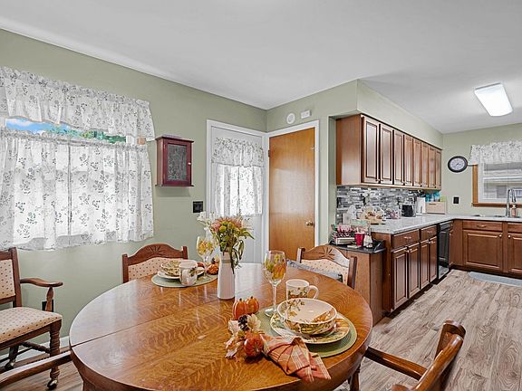 5th image of 2940 Broadview Dr