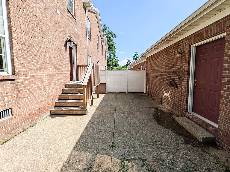 102 Park St — Photo 24