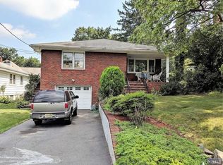 121 Woodridge Pl, Leonia, NJ 07605