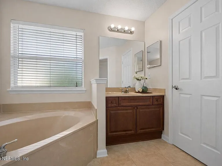 4182 W Victoria Lakes Dr — Photo 4