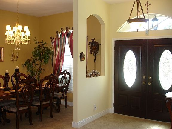Elegant entrance with Dining room