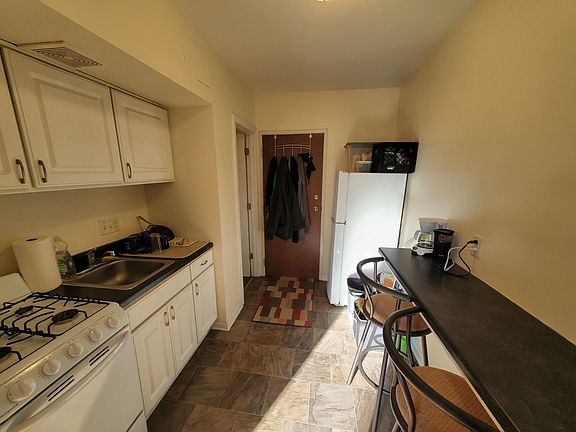 2nd image of 1819 N Cambridge Ave #113