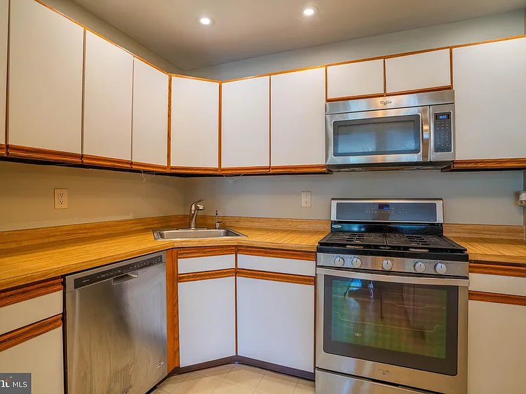 27 Chambord Ct — Photo 10