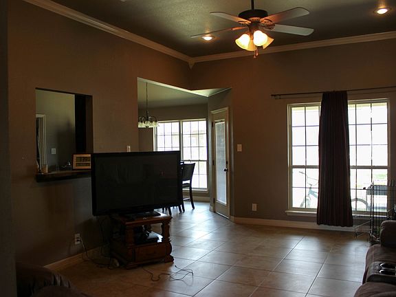 3rd image of 3305 Churchhill Dr