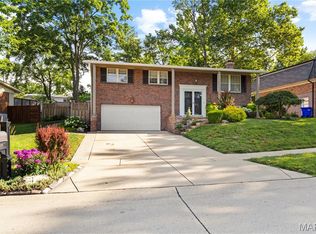 1225 Wissmann Dr, Ballwin, MO