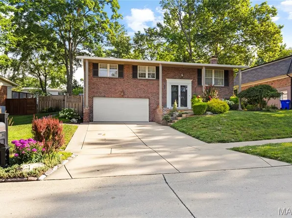 1225 Wissmann Dr, Ballwin, MO 63011