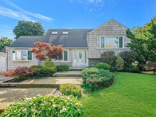 115 Massapequa Avenue, Massapequa, NY 11758