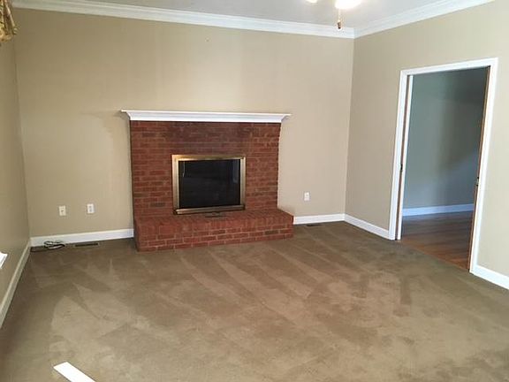 3rd image of 300 Sandalwood Dr