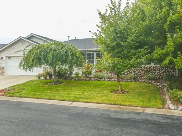 233 Oak Valley Dr, Talent, OR 97540