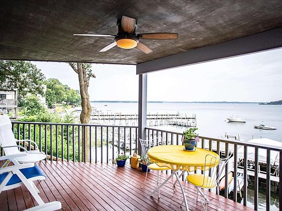 3rd image of 65 Lakeshore Dr Unit 1B
