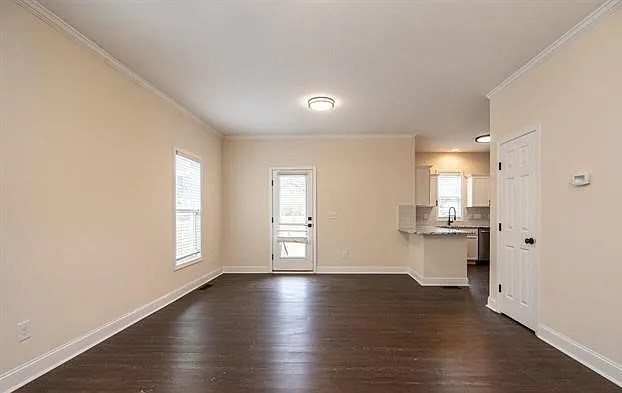 Downtown Raleigh 3 BR Remodeled Home w Huge Yard — Photo 2