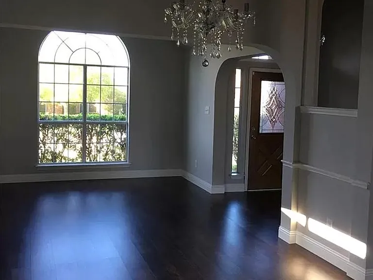 1728 Chapman Dr — Photo 2